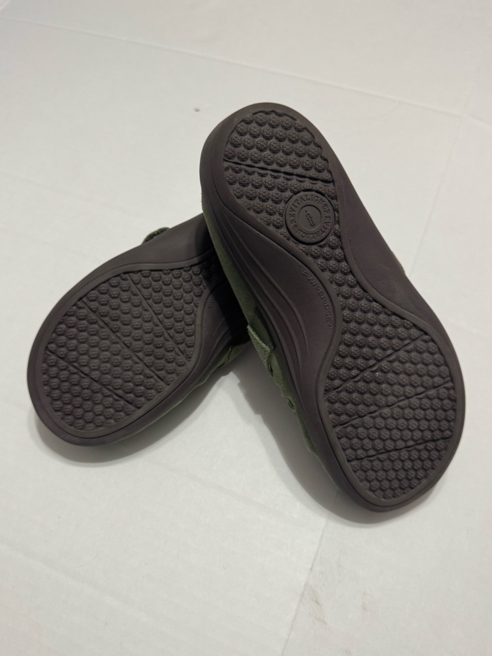 Revitalign Siesta Orthotic
Moccasin Suede Slippers Olive
Green Women’s Size 7.5 - Picture 5 of 6